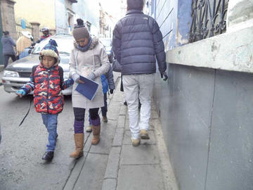 Piden a los padres de familia cuidar la salud de los estudiantes con prendas abrigadas.