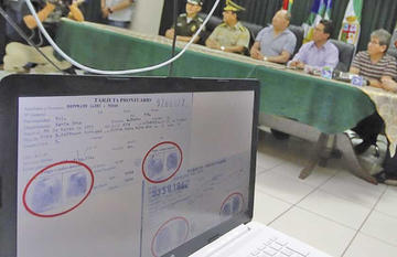 Anunciaron que se investigará a los funcionarios que facilitaron los documentos de identificación.