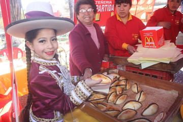 La gastronomía de Potosí tiene su lugar en la fiesta.