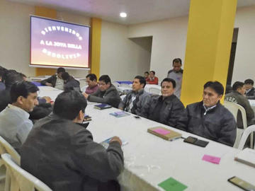 La reunión analiza los datos educativos del primer bimestre de actividades.
