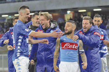 Nápoles venció a Cagliari y certificó su segunda posición con un gol de Insigne
