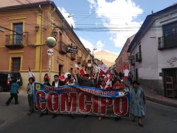 La marcha de las organizaciones cívicas de Potosí en la calle La Paz.