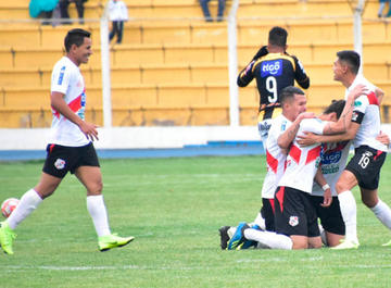 Nacional ganó y sigue en la lucha por el título