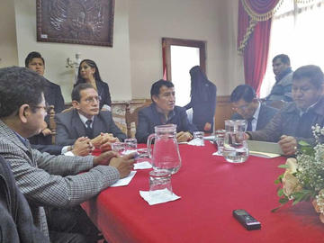 Algunos de los asistentes a la primera reunión.