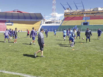 Los jugadores lilas durante su entrenamiento.