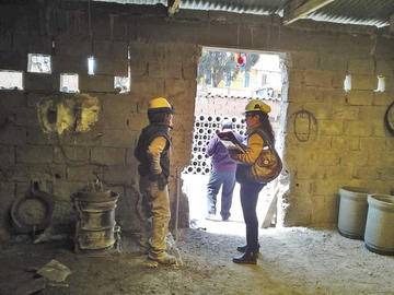 La inspección a un centro de producción de minerales.