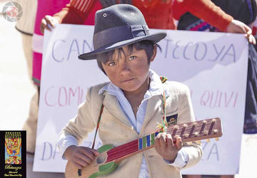 Precoz músico de la comunidad de Tecoya.