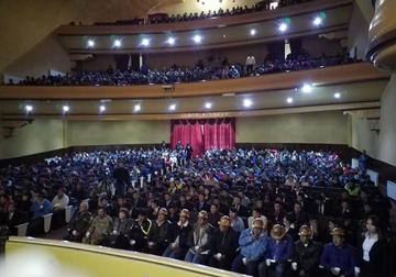 La reunión fue en el teatro IV Centenario.