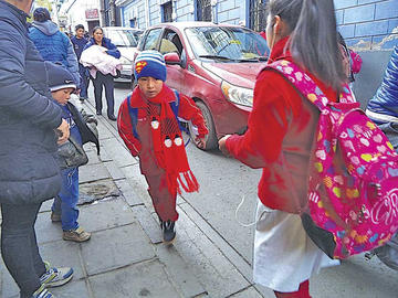 Los esudiantes deben acudir con ropa abrigada a las unidades educativas.
