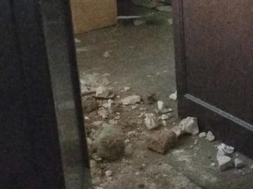 Encontramos escombros en una pieza y se enojaron cuando tomamos fotos.
