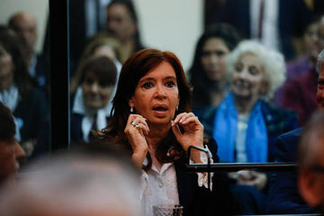 La expresidenta argentina asistió ayer a los tribunales federales.