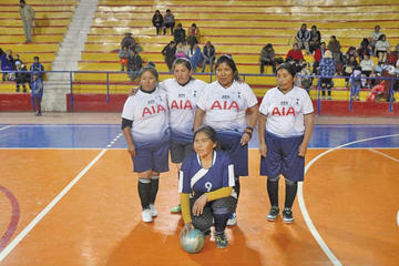 El equipo del Mercado Villa Banzer.