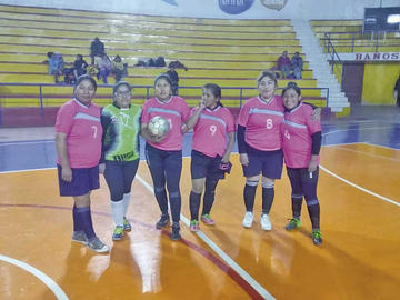 El equipo del Mercado 10 de Noviembre.