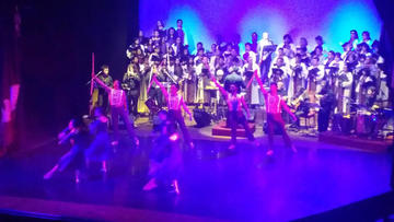 La cantata fue estrenada en el teatro municipal de La Paz.