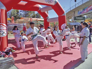 Las escuelas de deportes practicaron al aire libre.