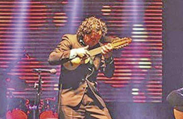 Cristóbal Corso celebró su día tocando en una boda