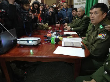 El comandante  de la Policía, Williams Villa, en la conferencia de prensa de ayer.