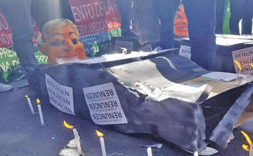 Ven violencia en quema de ataúdes