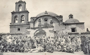 La Diablada Comercial Potosí el 27 de febrero de 1949, en el frontis de San Benito.
