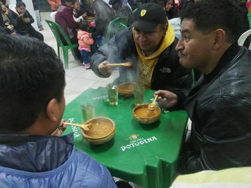Los amigos degustaron de los diferentes sabores en la Casa de la Cultura.