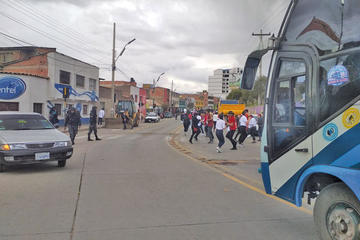 Primer convite fue caótico y apagado
