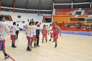 Los jugadores de La Salle festejan su triunfo al cabo del primer cuarto.