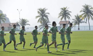 Los jugadores durante la práctica de fútbol de la víspera.