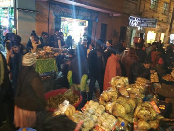Las compras se extendieron hasta la noche.