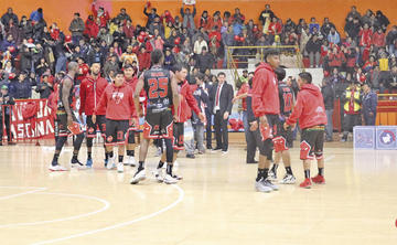 Los jugadores de la Vieja Casona celebran la victoria.