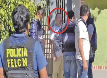 Momento de la captura del fugitivo que habitaba en un elegante condominio de la ciudad de Cochabamba.