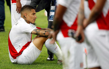 La decepción de los peruanos tras la derrota.