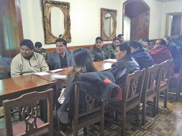 Los asistentes a la reunión. Algunos fueron dos por una sola empresa.