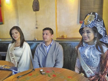 Miss Potosí, Mario Barragán y señorita Potosí en la conferencia de prensa.