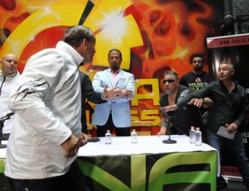 Alfredo Adame y Carlos Trejo se enfrentan a puños