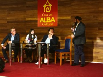 La comisión llegó a Bolivia para un evento internacional de turismo.