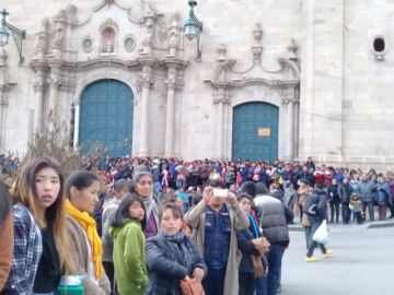 La gente que estaba en la calle.