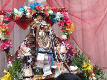 Tata Bombori rebasa la Gobernación y lo llevan a la Catedral