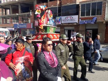 El santo fue llevado en procesión hasta el centro de la ciudad.