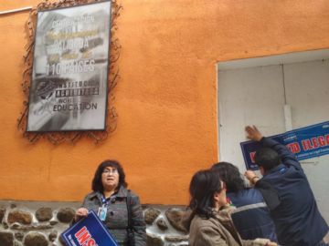 Colocan los precintos.