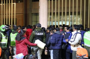 Largas filas se registraron minutos antes del cotejo.