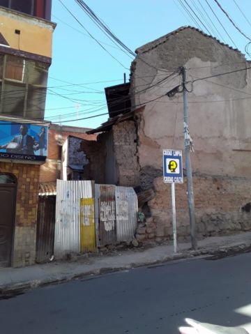 Reportan un deslizamiento de muro en Avenida Serrudo