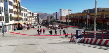 Av Universitaria sin tráfico de vehículos.
