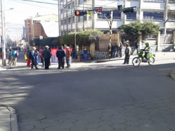 Av. Serrudo esquina Cívica.
