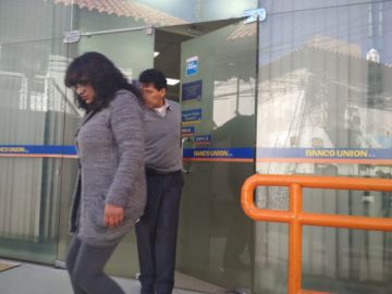 Trabajan, aunque a puerta cerrada o entreabierta.