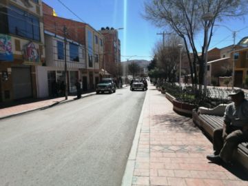 El vehículo recorre las calles de la Villa Imperial.