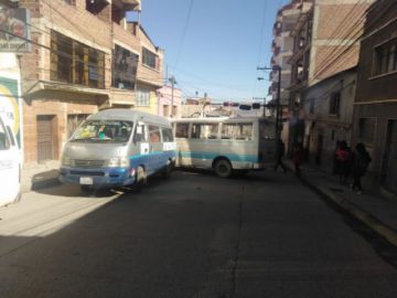 Transportistas intentaron trabajar evitando los bloqueos.