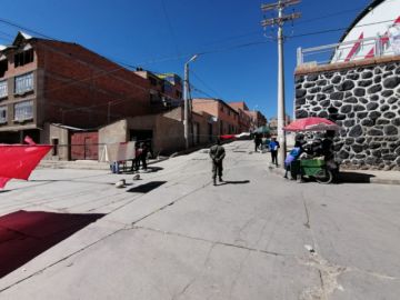 El vehículo recorre las calles de la Villa Imperial.