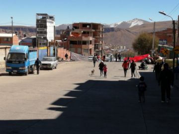 El vehículo recorre las calles de la Villa Imperial.