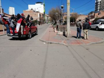 El vehículo recorre las calles de la Villa Imperial.