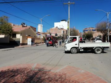 El vehículo recorre las calles de la Villa Imperial.